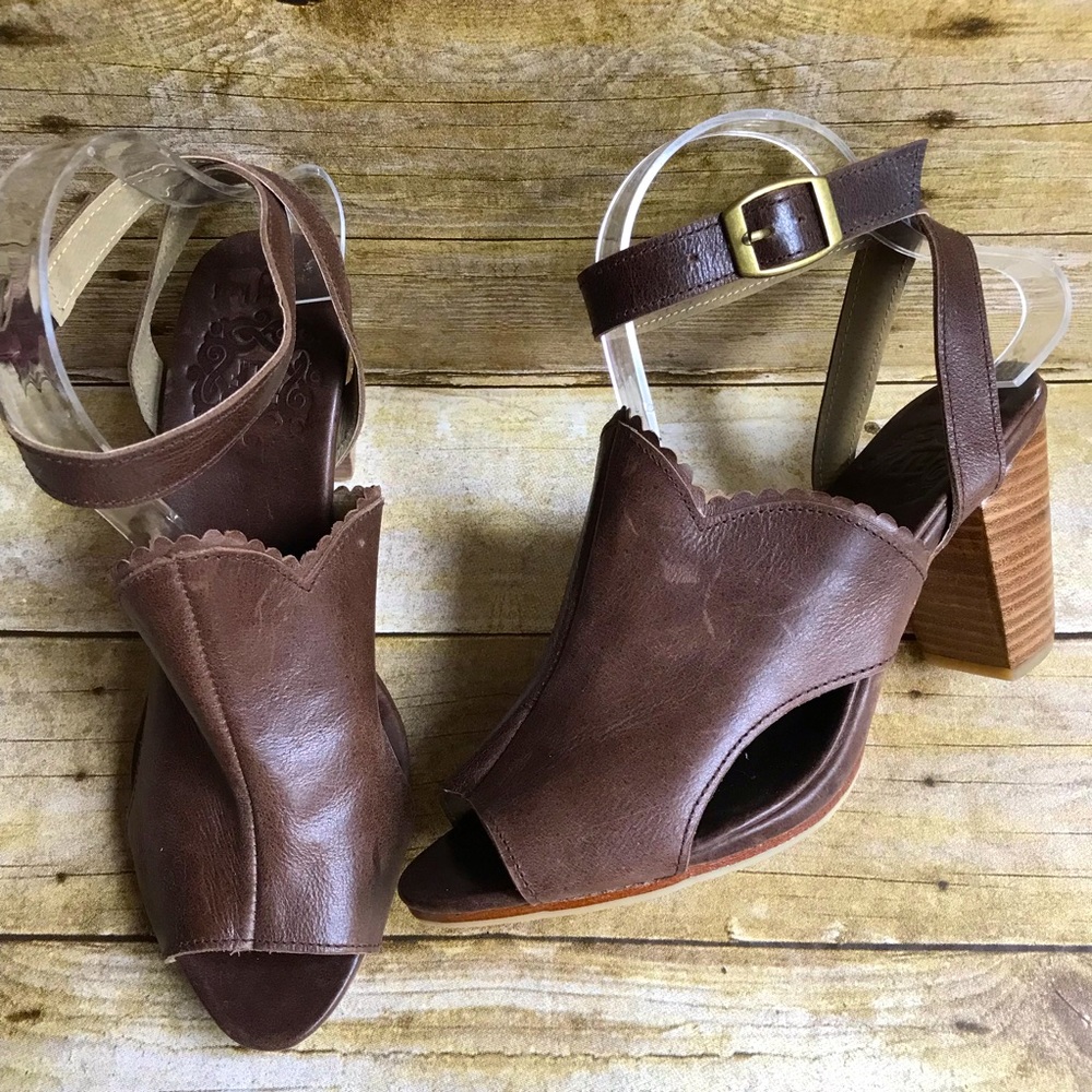 ELF Handmade Brown Leather Crisscross Ankle Wrap Heeled Sandal Open Toe Scallop